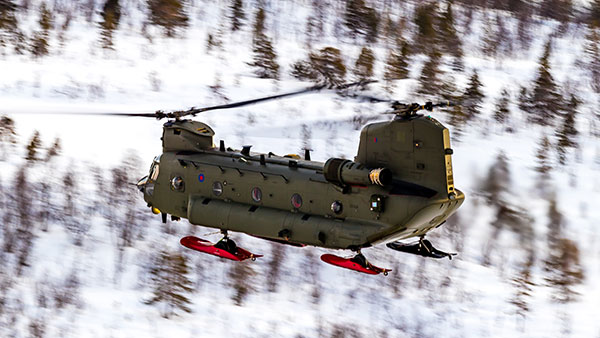 Chinook HC6 with landing gear skis