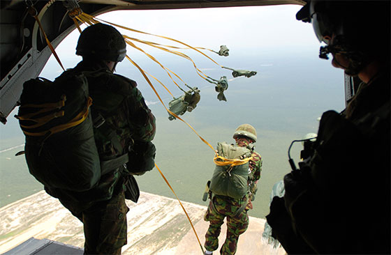 4para-jump.jpg