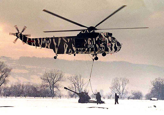 sea king helicopter - with artillery