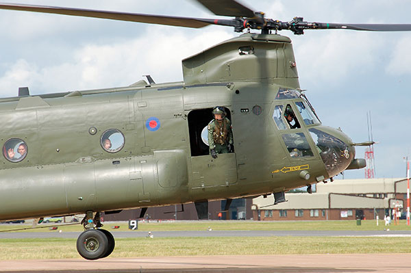 raf chinook helicopter