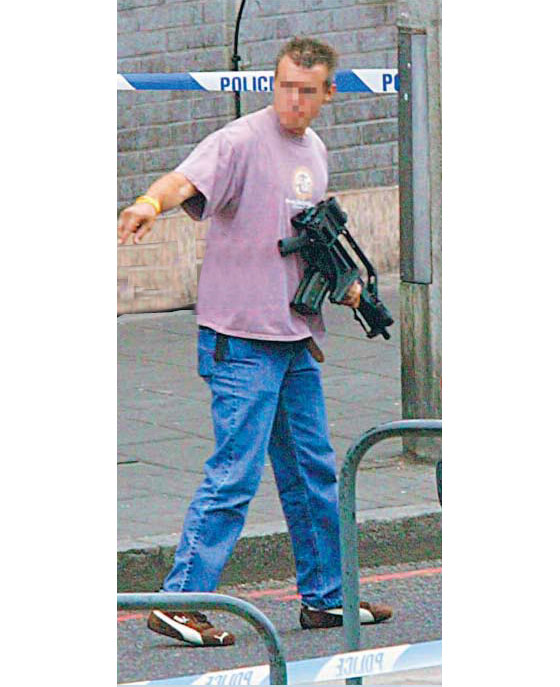 policeman with g36k rifle