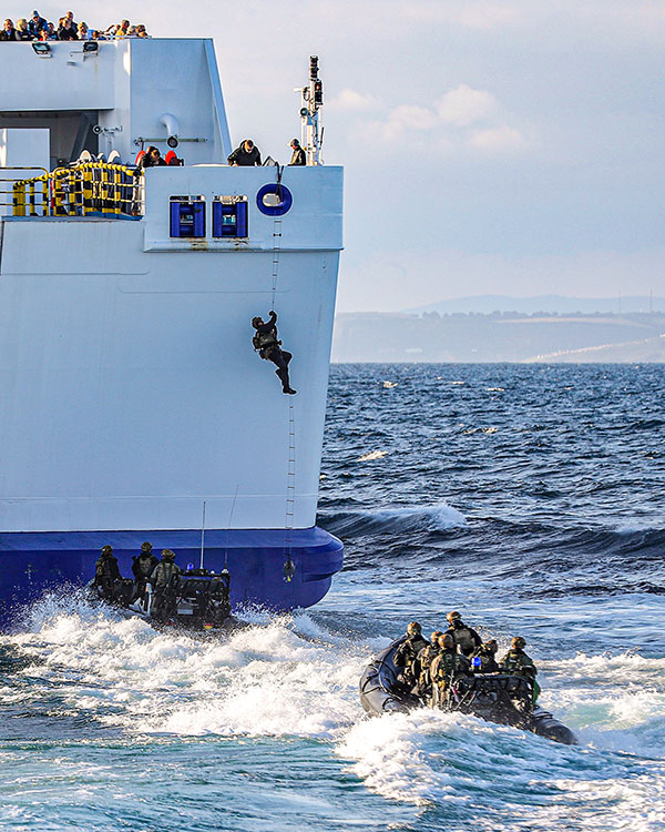 J Coy 42 commando ship boarding exercise