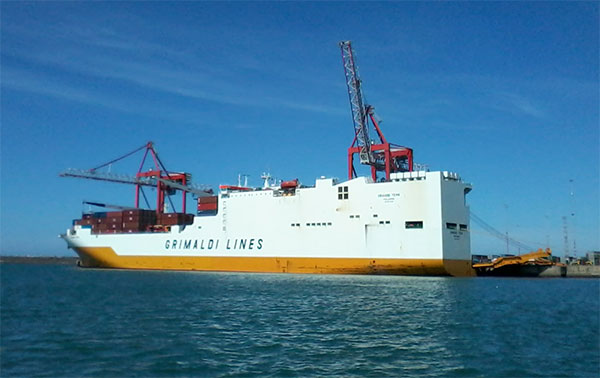 Grande Tema container ship